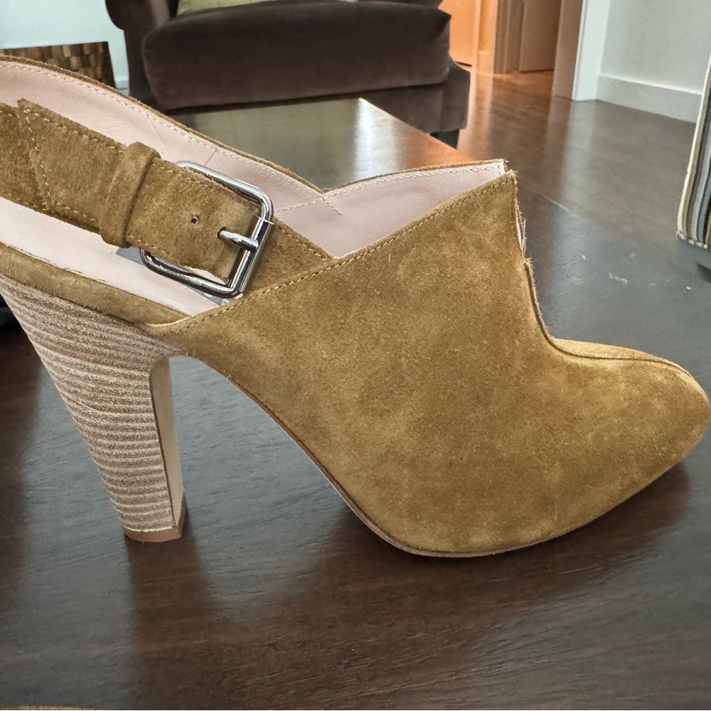 Sarah Jessica Parker leather heals .
Never worn. Box and dust bag included.